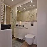 West / Parking Free Апартаменты *