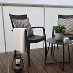 West / Parking Free Апартаменты